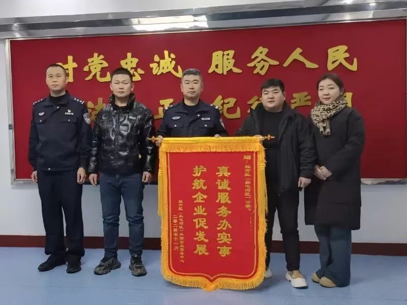 676a32e145fee.jpg 送旗1.jpg